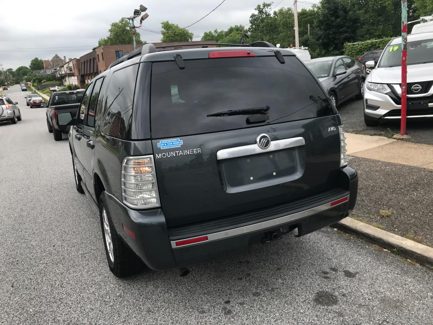 2010 Gray /Black Mercury Mountaineer Luxury (4M2EN4HE6AU) with an 4.0 V6 engine, Automatic transmission, located at 577 Chester Pike, Prospect Park, PA, 19076, (610) 237-1015, 39.886154, -75.302338 - Photo#5